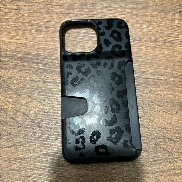 iPhone 13 Pro Max accessories! Screen and camera protector, multiple cases - Picture 4 of 10